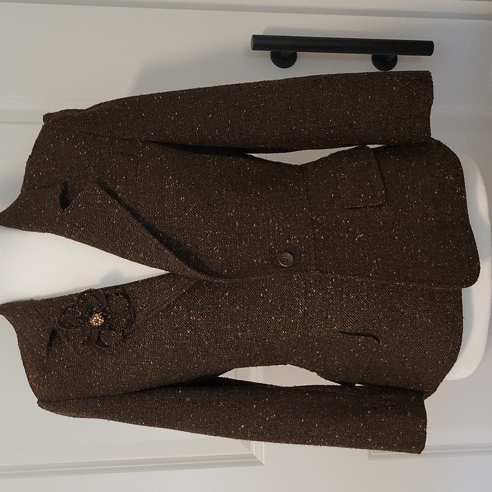 Beautiful Tailored Jacket with lapel flower pin